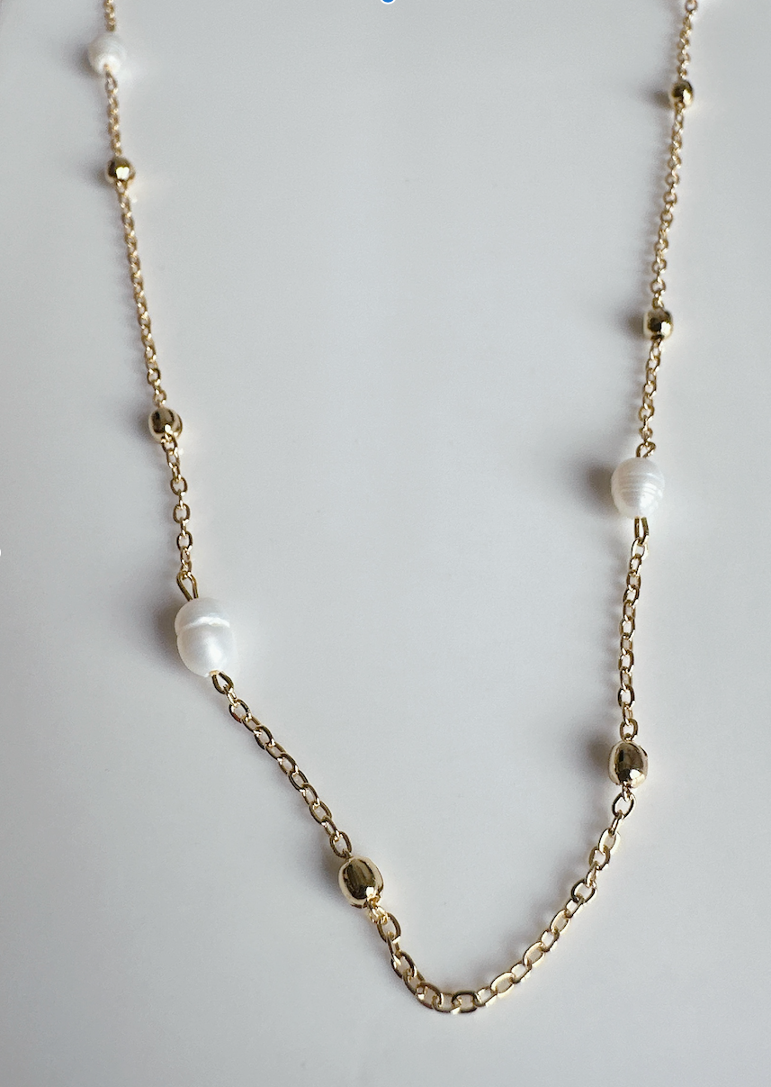 Collar Dorado con Perlas