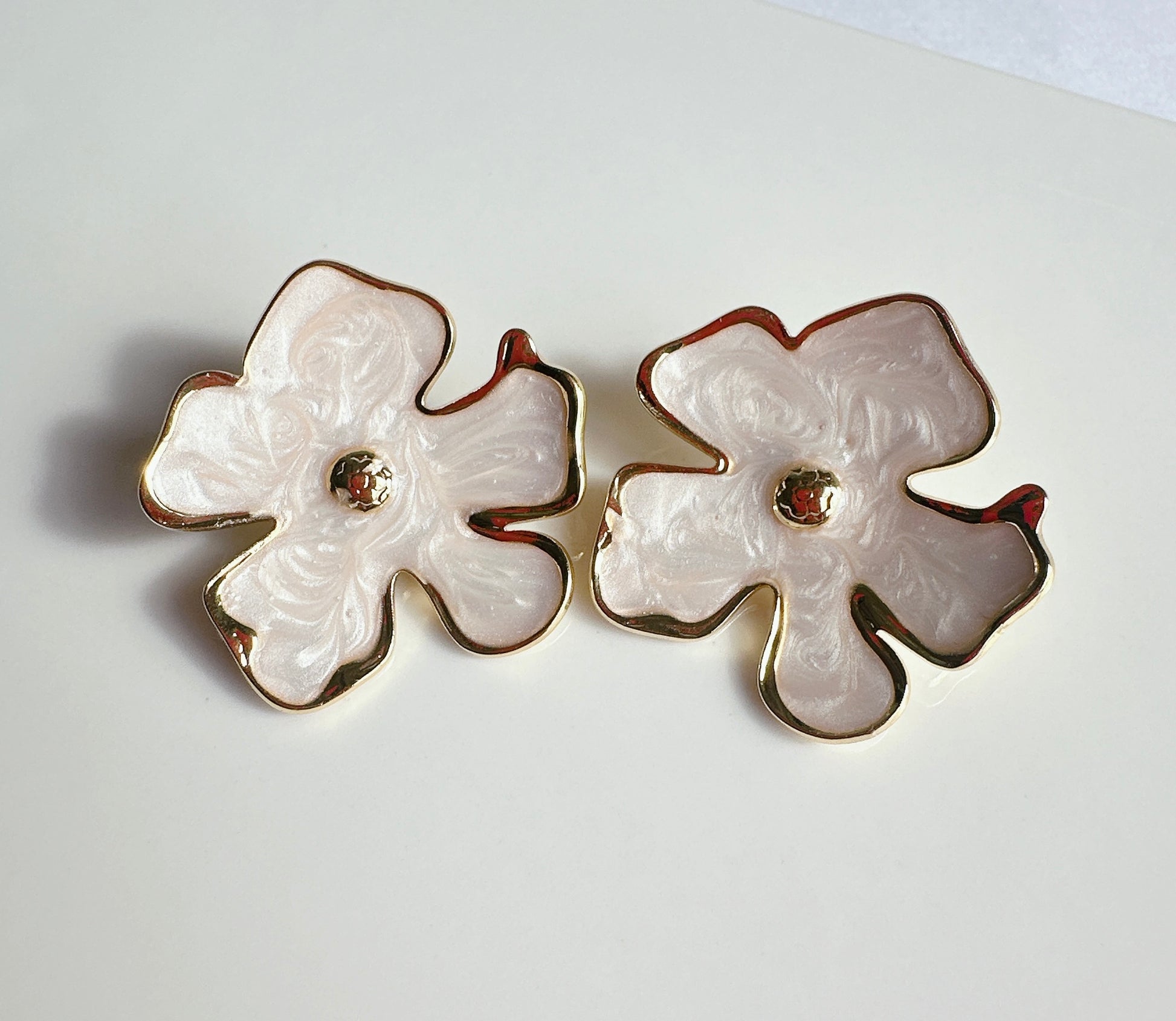 Aros Magnolia blanco