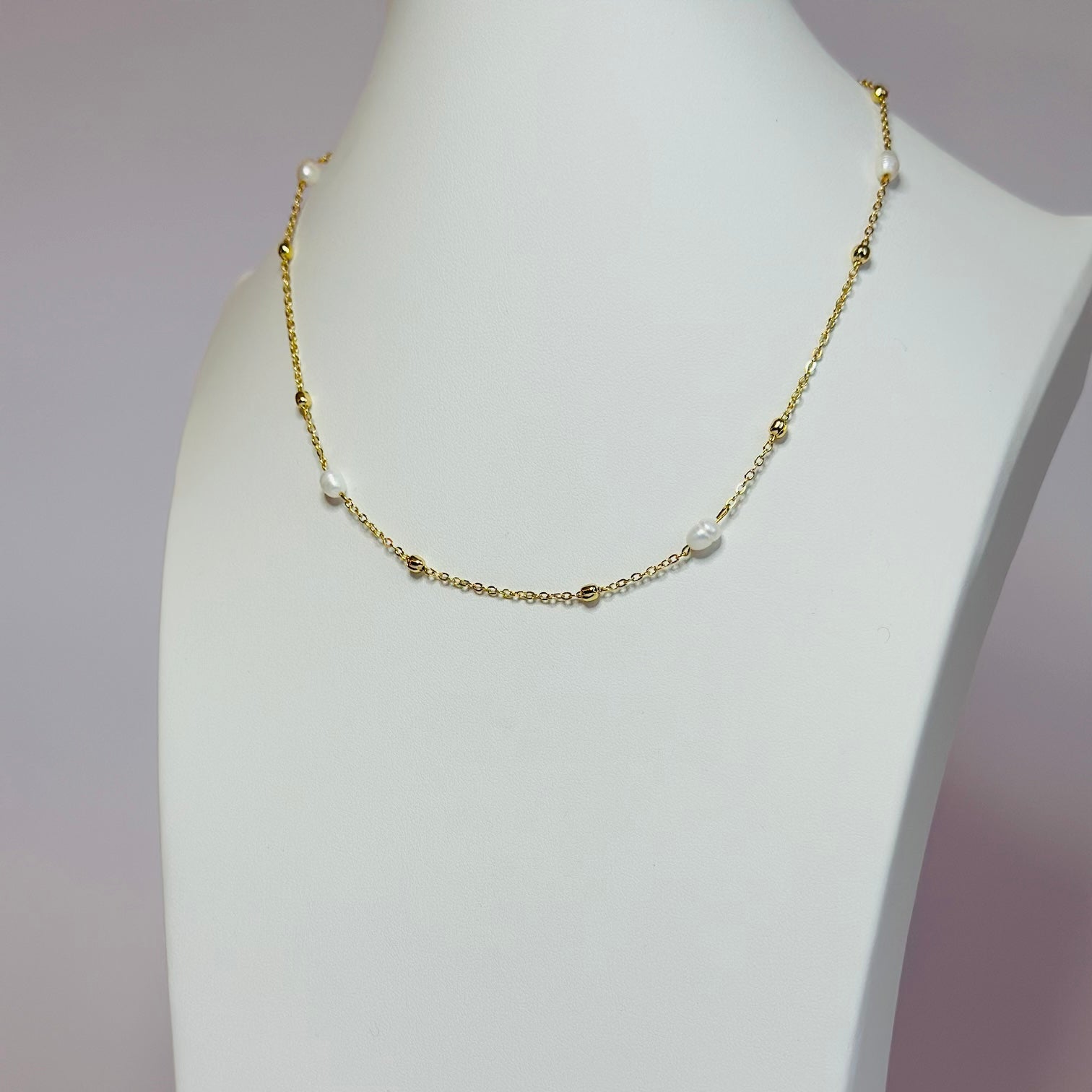 Collar Dorado con Perlas